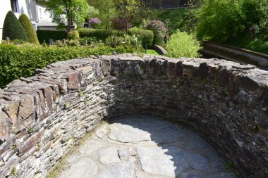 Parktaki eski taş köprü