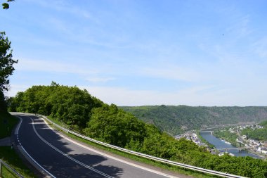 Mosel Vadisi manzaralı yol