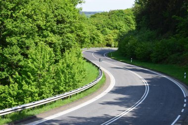 Mosel Vadisi 'ne giden yolda.