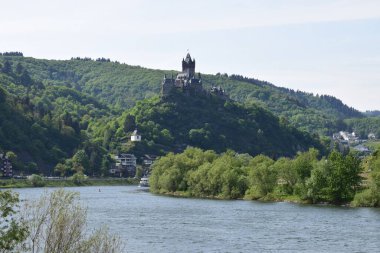 Reichsburg 'daki Mosel Vadisi.