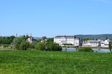Schloss Engers ile Ren kıyısı