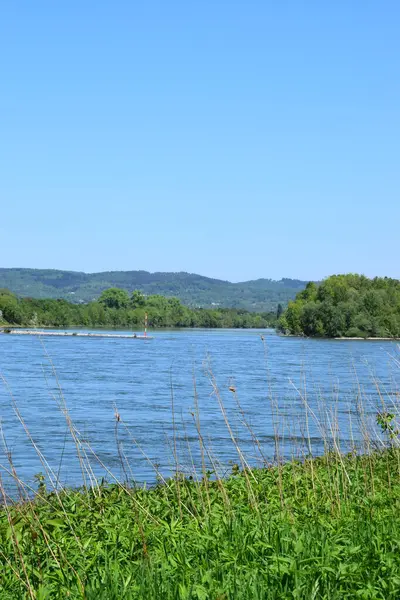 Dinyeper kıyısındaki küçük nehir.