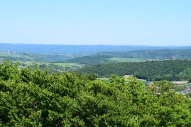 Yazın dağların manzarası