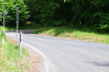 Yol işaretleri ve işaretleri