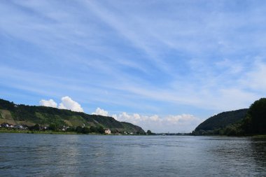 Ren nehri olan güzel bir manzara