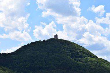 Yazın dağların manzarası
