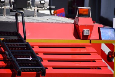 Şehirdeki modern itfaiye aracı