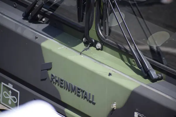 Bir askeri araca imza atın, Rheinmetall