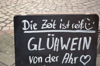 Ahr Vadisi 'nden Gluehwein için imza.