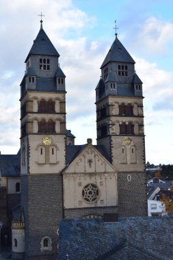 Şehirdeki kutsal üçlünün kilisesi 