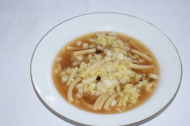 Lahanalı erişte çorbası.