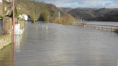 Hatzenport 'taki Mosel Nehri taşkını