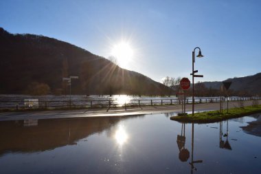 2025 kışında Mosel seli, Hatzenport, alçak güneş