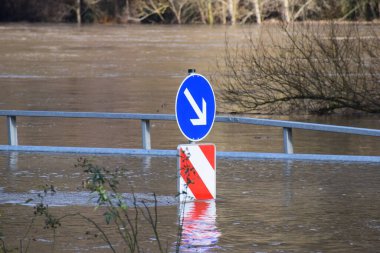 flood sign on the road clipart