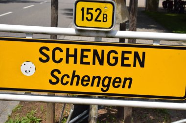 Schengen köyünden bir işaret.