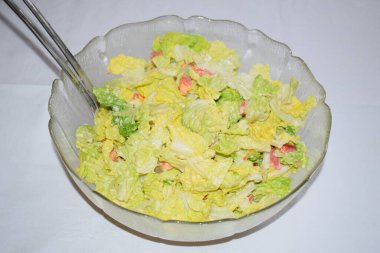 Buzdağı ve kırmızı biberli salata.