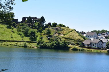 Yazın Ulmener Maar 'ın güzel manzarası