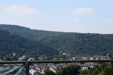 Lahnstein boyunca Ren Vadisi manzarası