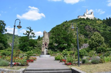 Marksburg Braubach, Almanya ile güzel ortaçağ mimarisinin manzarası