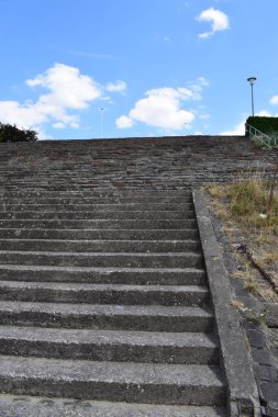 Parktaki merdivenler.