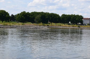 Düşük su seviyeli Rhine.