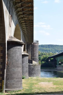 Koblenz 'deki eski Ren köprüleri, Oberwerth adası bölgesi.