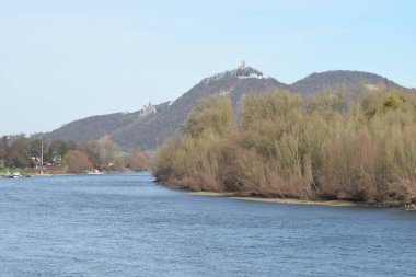 Almanya 'da Ren Nehri ve Schaffhausen şehri.