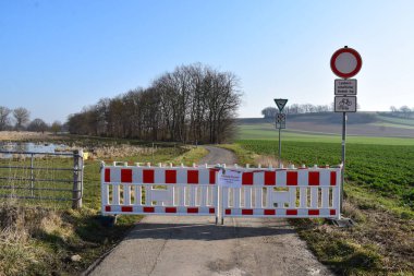 Petrol kazasından sonra yol kapatıldı.