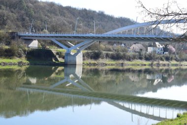 Köprü yapısı mimarisinin manzarası