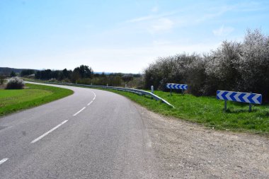 Parktaki yol tabelası