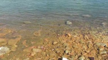 Deniz suyu yüzeyi, dalgalar ve köpük