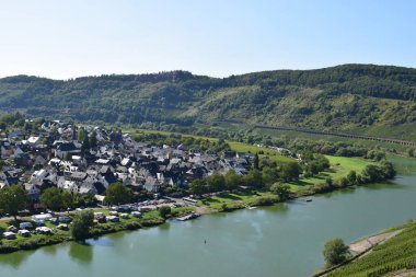 Moselle nehri vadideki Moselle vadisinde