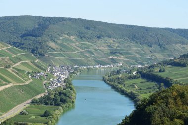 Ren vadisi ve nehir.