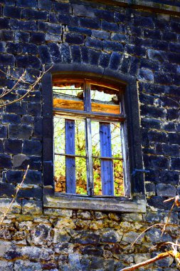 bir bardak su ile pencere