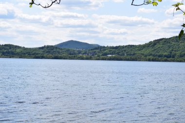 Güzel göl manzarası