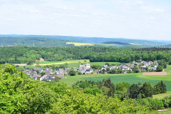 Güzel ortaçağ kalesinin manzarası
