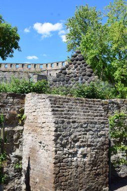 Görkemli ortaçağ mimarisinin manzarası