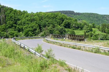 Almanya 'nın Ahr şehrinde geçici bir köprü.