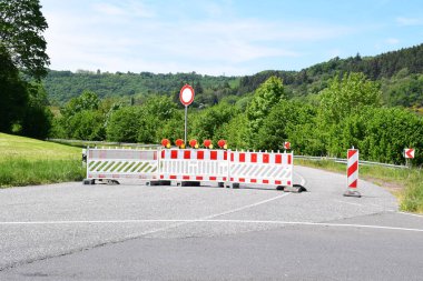 Ahr vadisinde yol tabelası