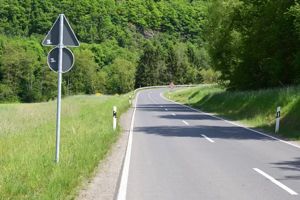 Kırsal kesimde yol işaretleri