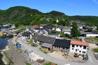 2025 'te Schuld an der Ahr, Almanya' nın afet bölgesinde evler