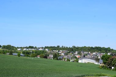 Eifel 'de bir köy manzarası