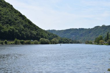Baharda Mosel 'in nehir vadisi