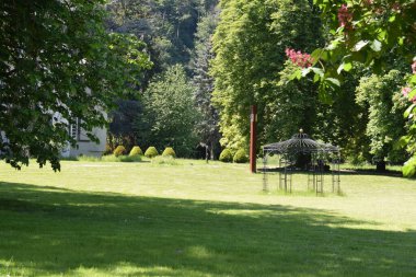 Anderanch yakınlarına park et.