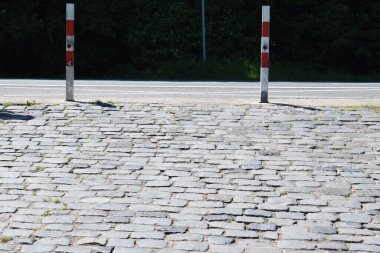 Parktaki yol tabelası