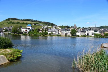 Görkemli ortaçağ mimarisinin manzarası