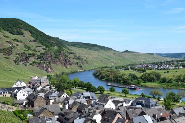 Moselle ve Moselle nehri Selandsle, Rhineland vadisinde - solgun, damak tadı,