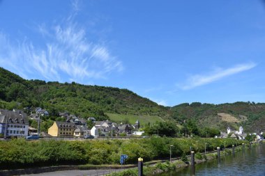 Mosel Vadisi 'ndeki Treis-Karden manzarası