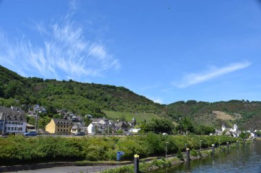 Mosel Vadisi 'ndeki Treis-Karden manzarası çok güzel.