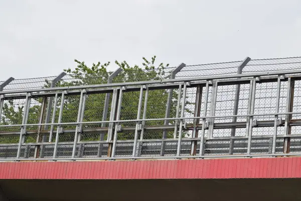 Yolun karşısındaki Nordschleife köprüsü